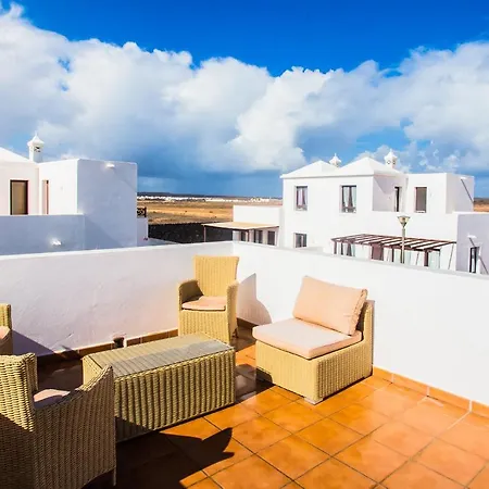 Impeccable Modern 2-bed - Casa Michelle Villa Playa Blanca (Lanzarote)