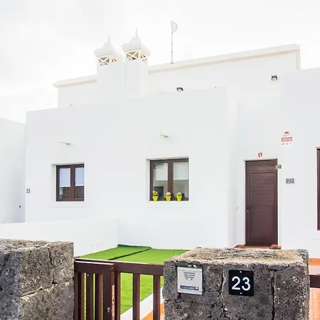 Impeccable Modern 2-bed - Casa Michelle Villa
